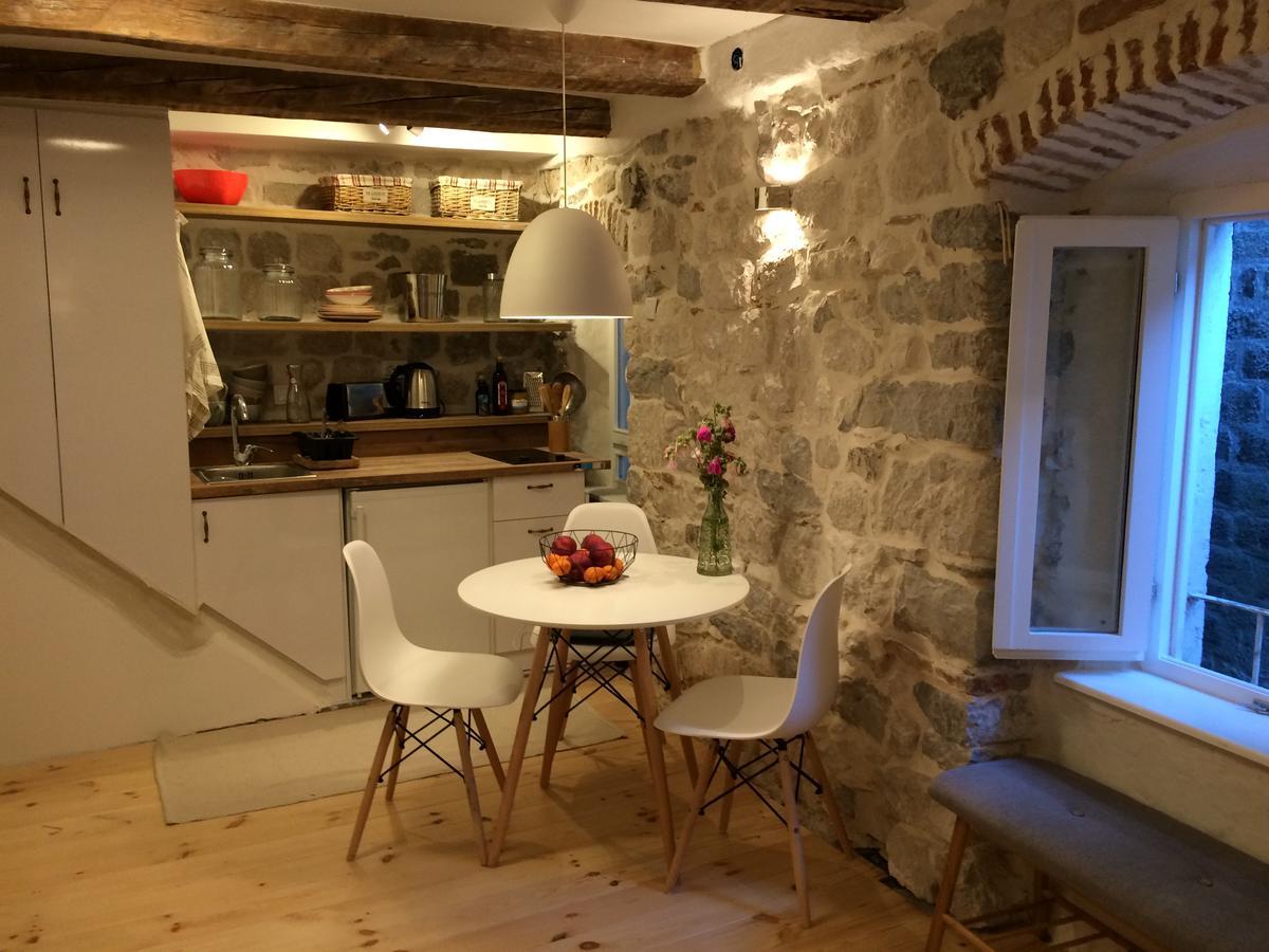 Chic & Stylish With Seaview-Terrace - Kotor Indah Apartment ภายนอก รูปภาพ
