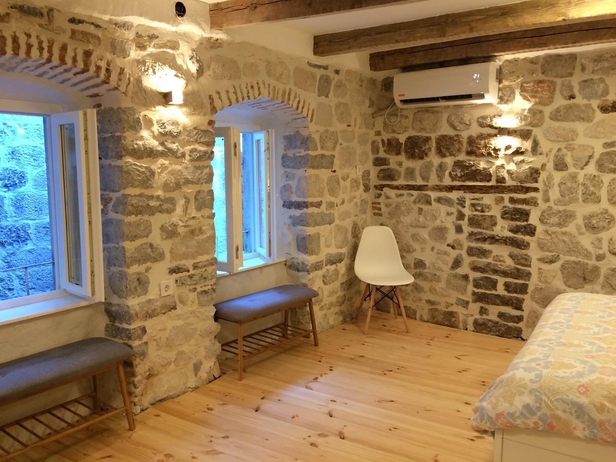 Chic & Stylish With Seaview-Terrace - Kotor Indah Apartment ภายนอก รูปภาพ