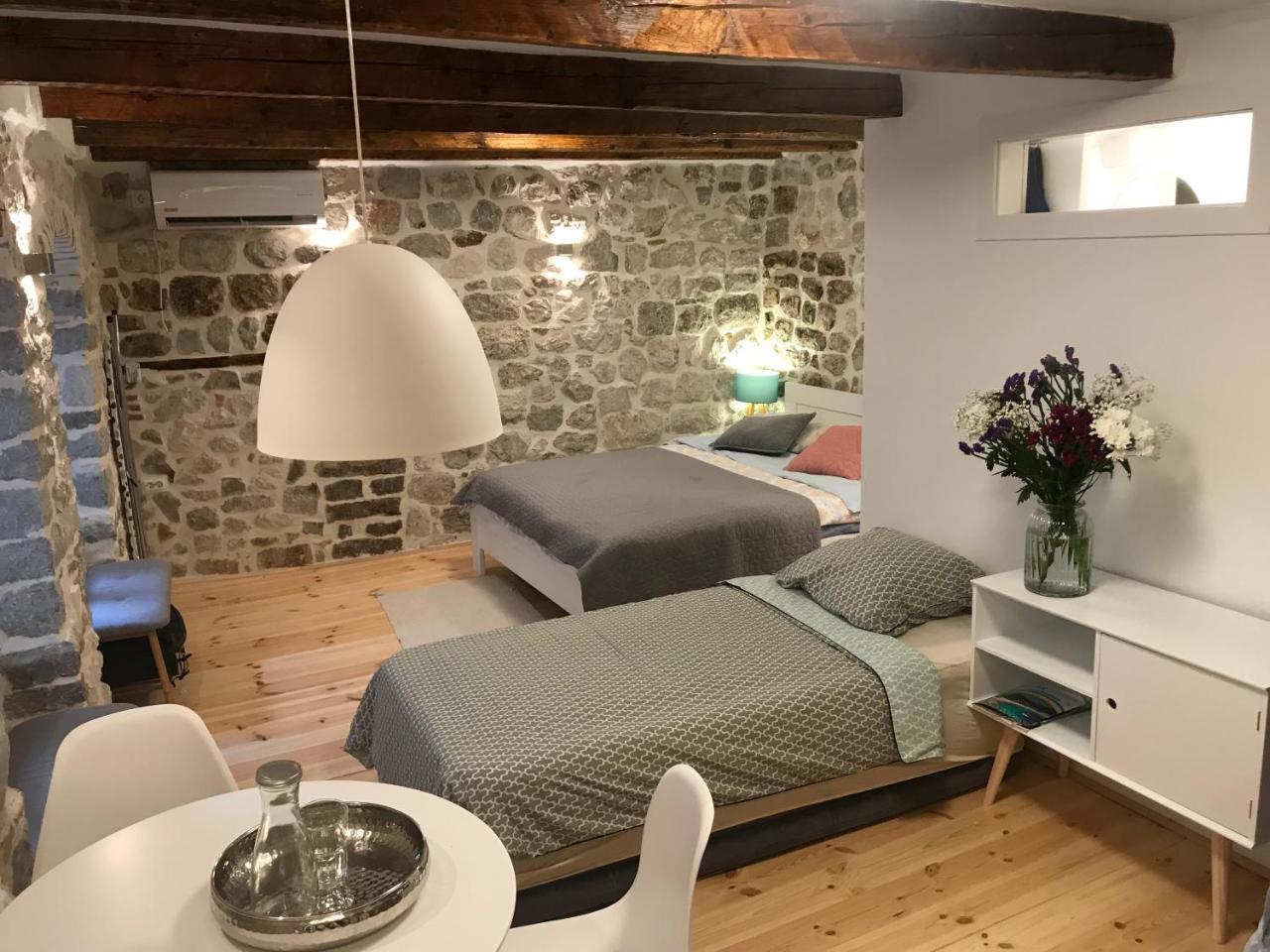 Chic & Stylish With Seaview-Terrace - Kotor Indah Apartment ภายนอก รูปภาพ