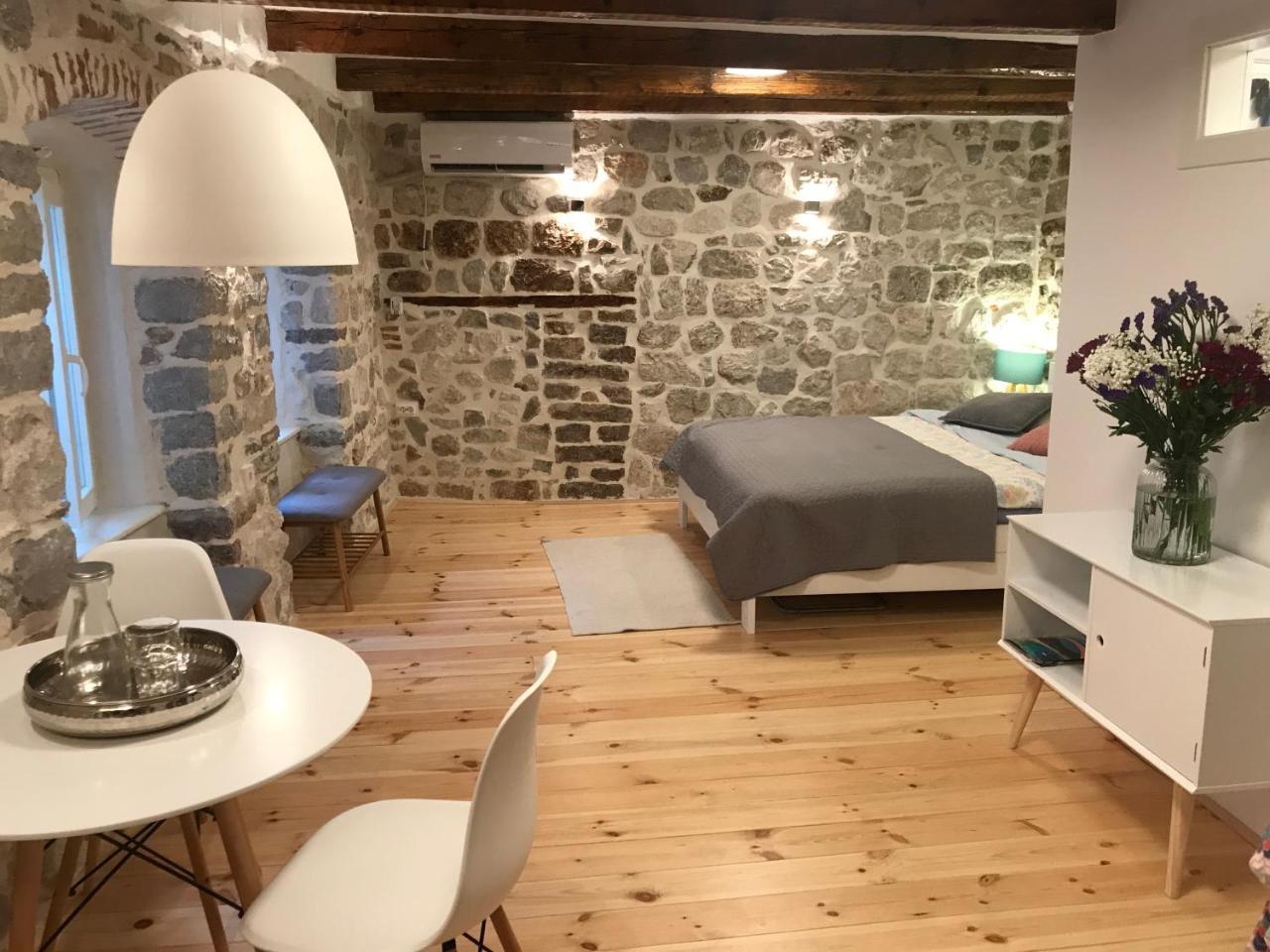Chic & Stylish With Seaview-Terrace - Kotor Indah Apartment ภายนอก รูปภาพ